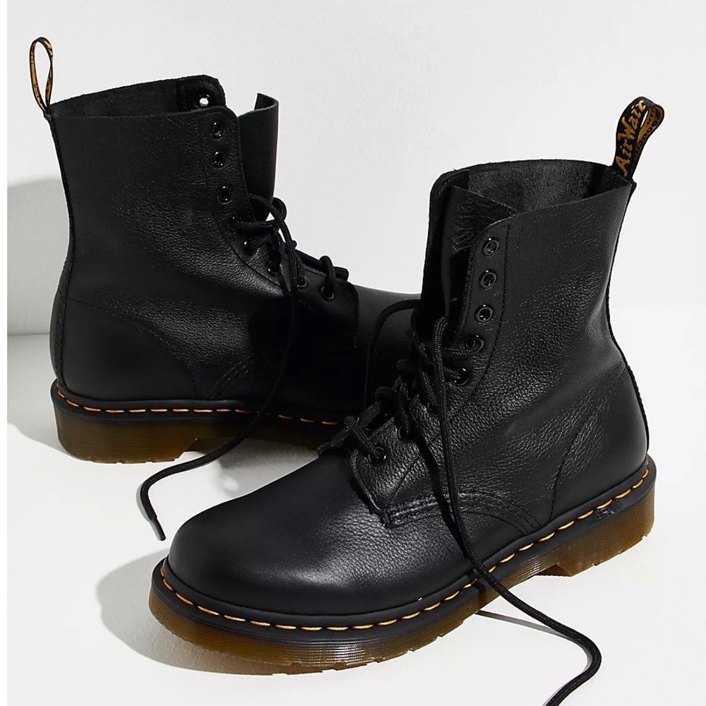 New Dr. Martens 1460 Pascal Virginia Leather Black Lace Up Combat Boots | Size 9